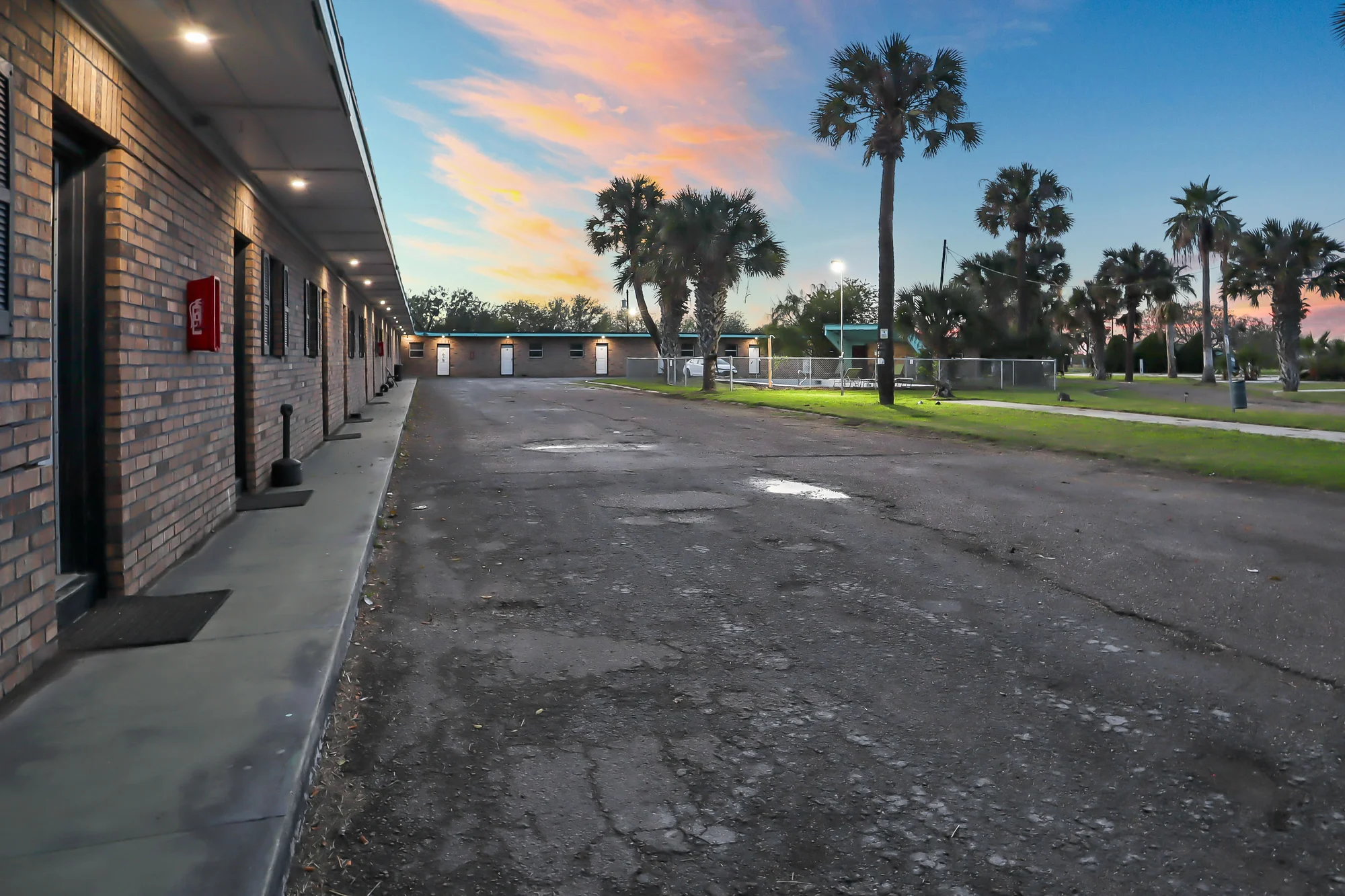 Motel building